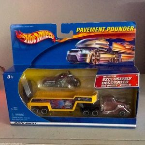 Hot Wheels Pound Pavers (2001). NWOT